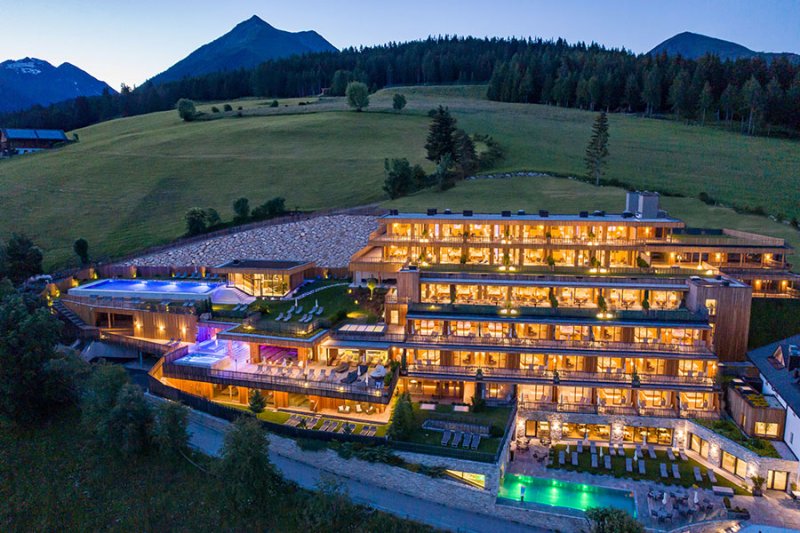 Tratterhof Mountain Sky Hotel - Moving Pictures