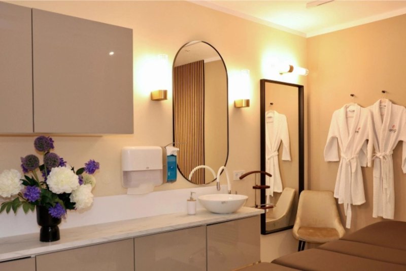 Dr. Olga Tayel (Omnia Beauty)